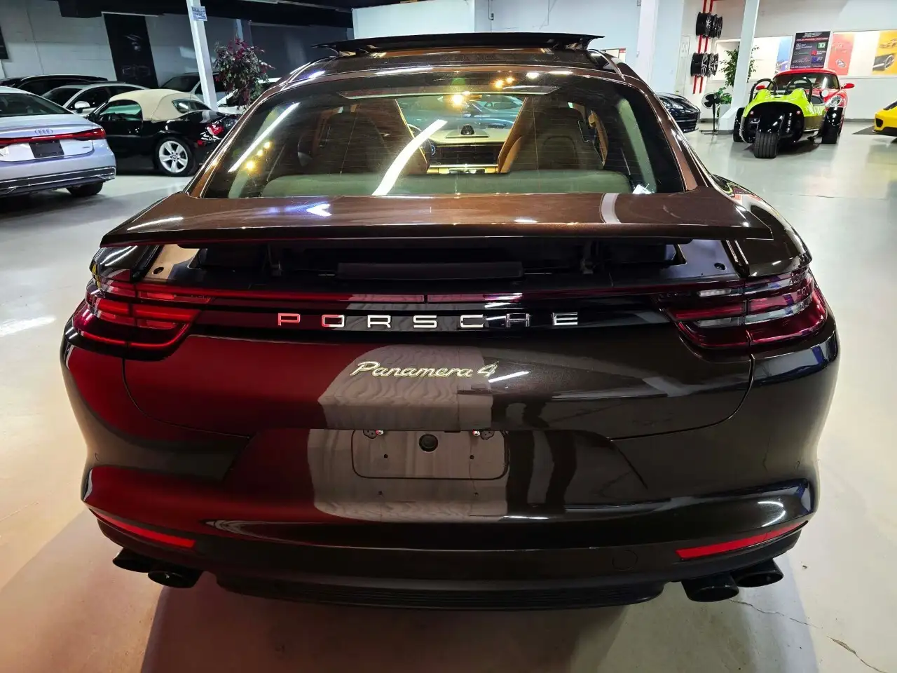 Porsche Panamera снимка Porsche Panamera