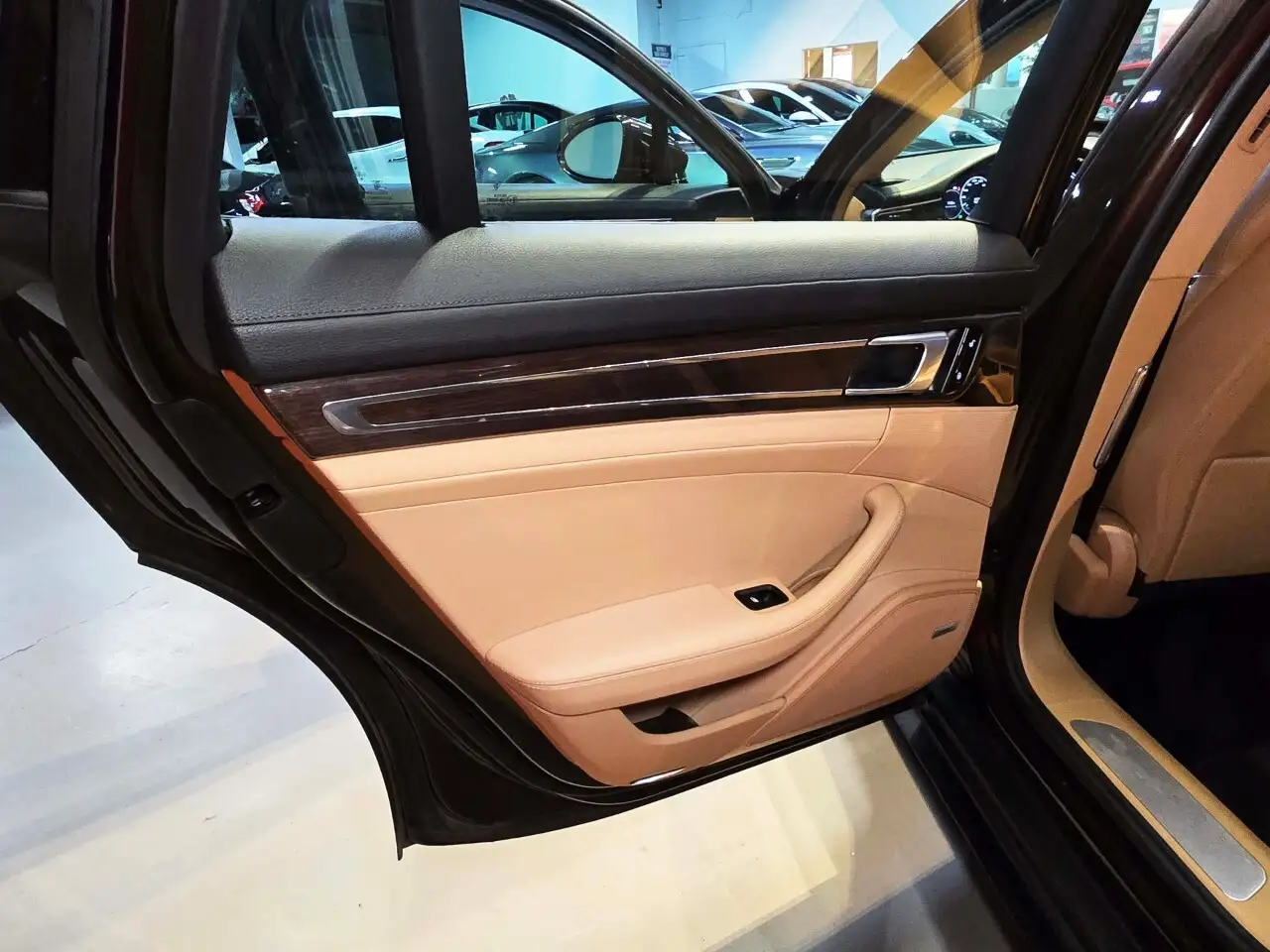 Porsche Panamera снимка Porsche Panamera