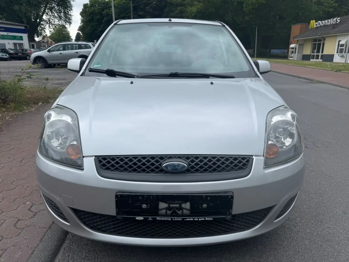 Ford Fiesta AMBIENTE/3.HD/KLIMA/5-TÜRIG/TÜV-SERVICE-NEU! Argintiu - 2