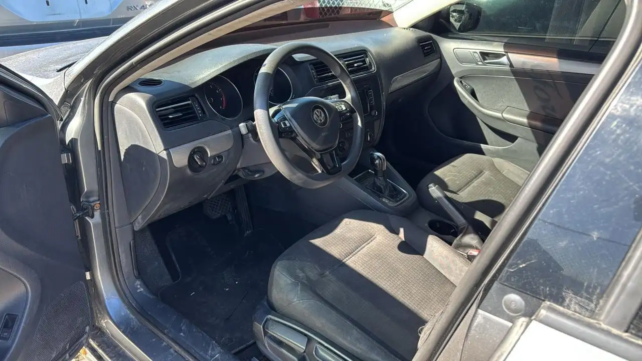 Volkswagen Jetta снимка Volkswagen Jetta
