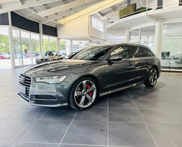 Audi A6 Avant view 3