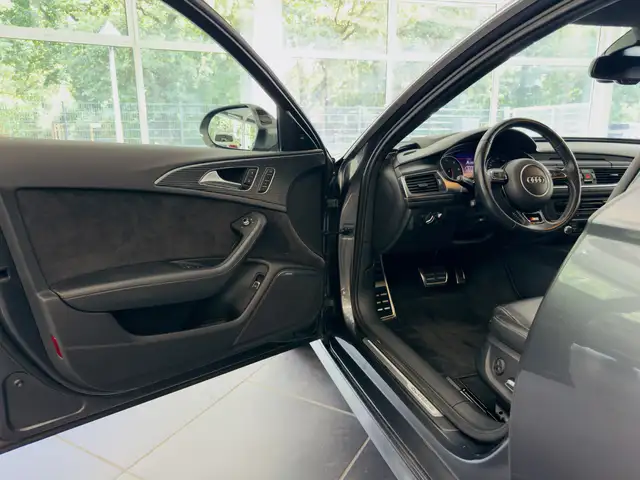 Audi A6 Avant view 8