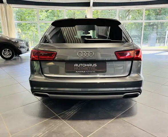 Audi A6 Avant view 5