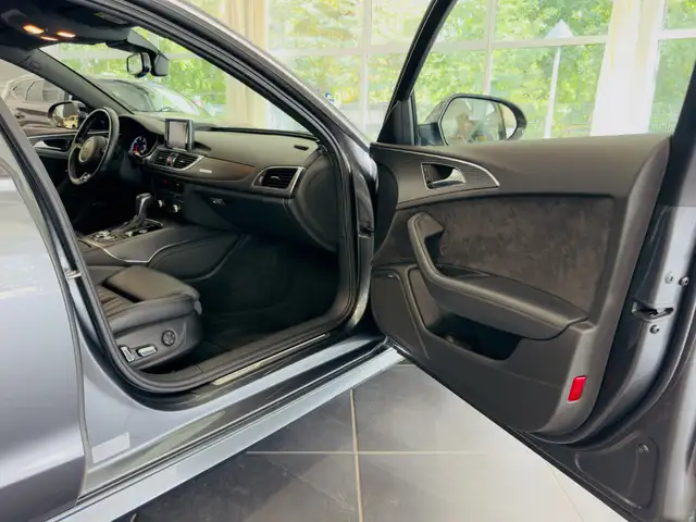 Audi A6 Avant view 13