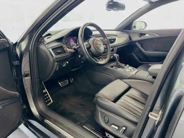Audi A6 Avant view 9
