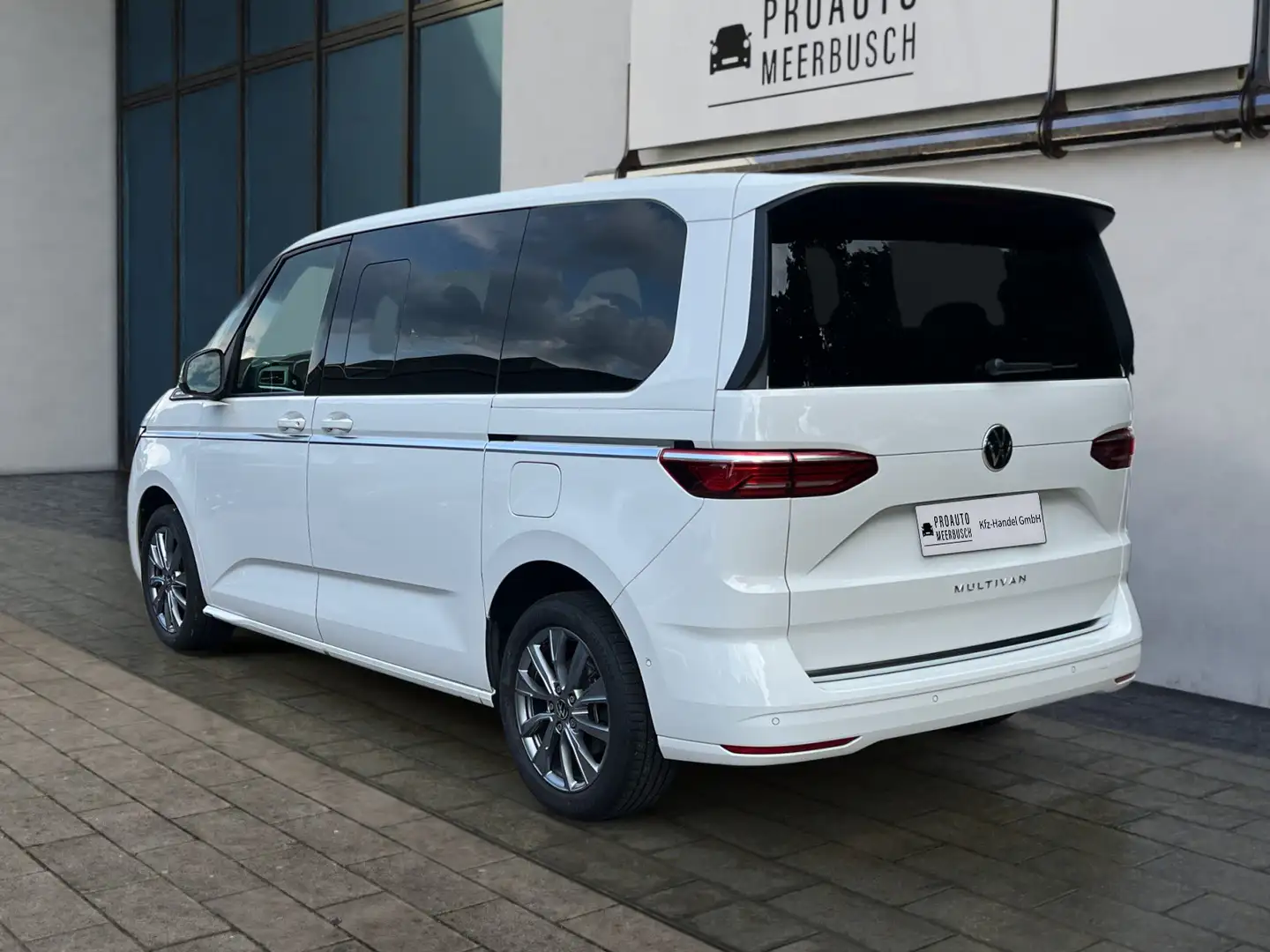 Volkswagen T7 Multivan Style AHK/MASSAGE/MMRY/HUD/ACC/APPLE Weiß - 2