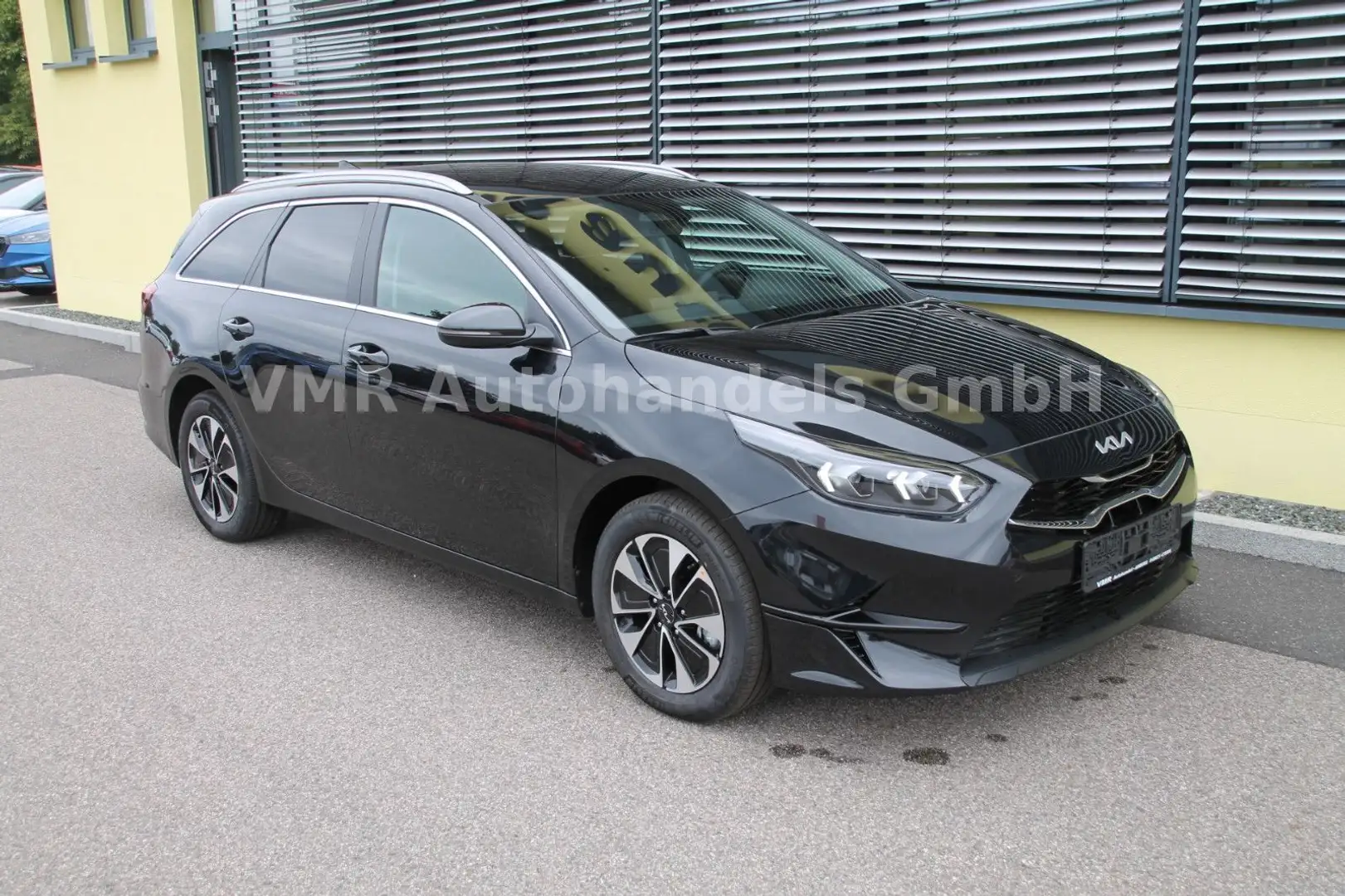 Kia Ceed SW / cee'd SW 1.5 T-GDi  TOP *Navi*7J.Gar.* Schwarz - 2