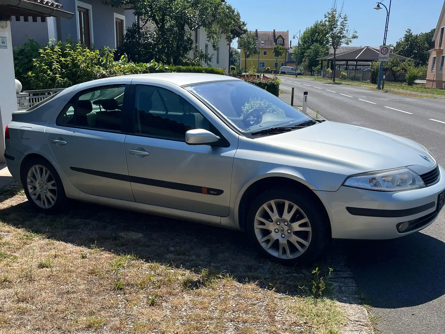 Renault Laguna Laguna Expression 1,6 16V Silber - 2