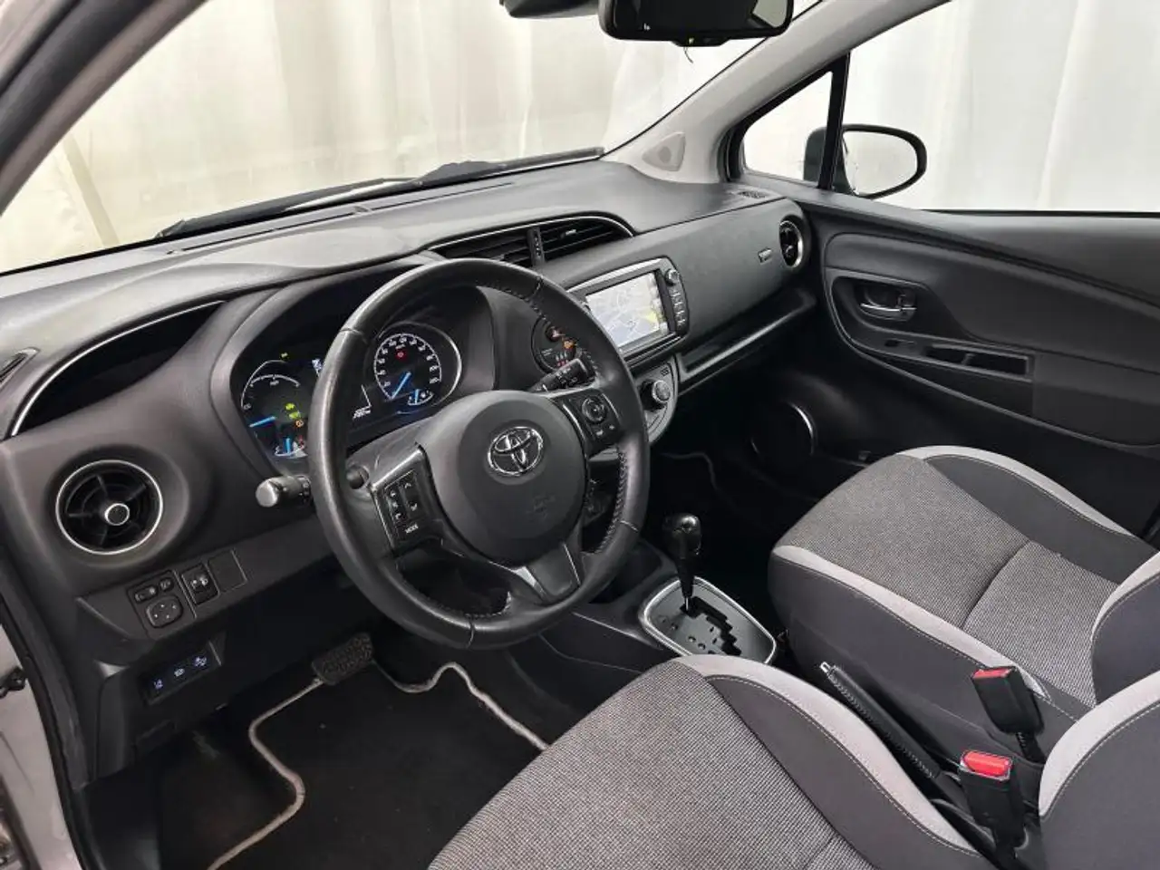 Toyota Yaris 99hp HEV Y20 GPS camera, миниатюра 18