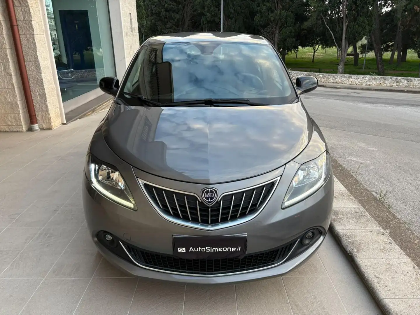 Lancia Ypsilon 1.0 FireFly 5 porte S&S Hybrid Gold 5 posti Gris - 2