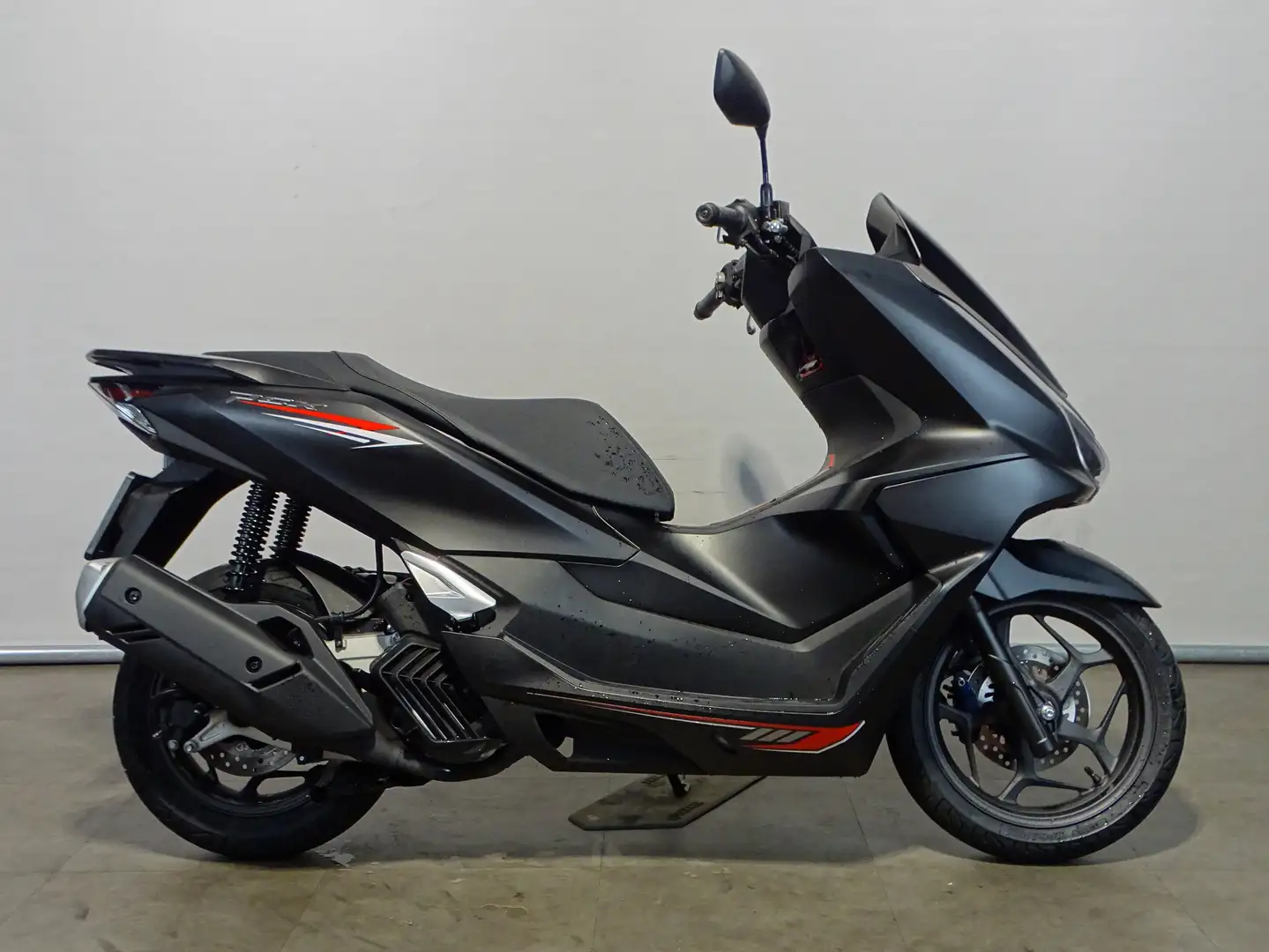 Honda PCX 125 Zwart - 1