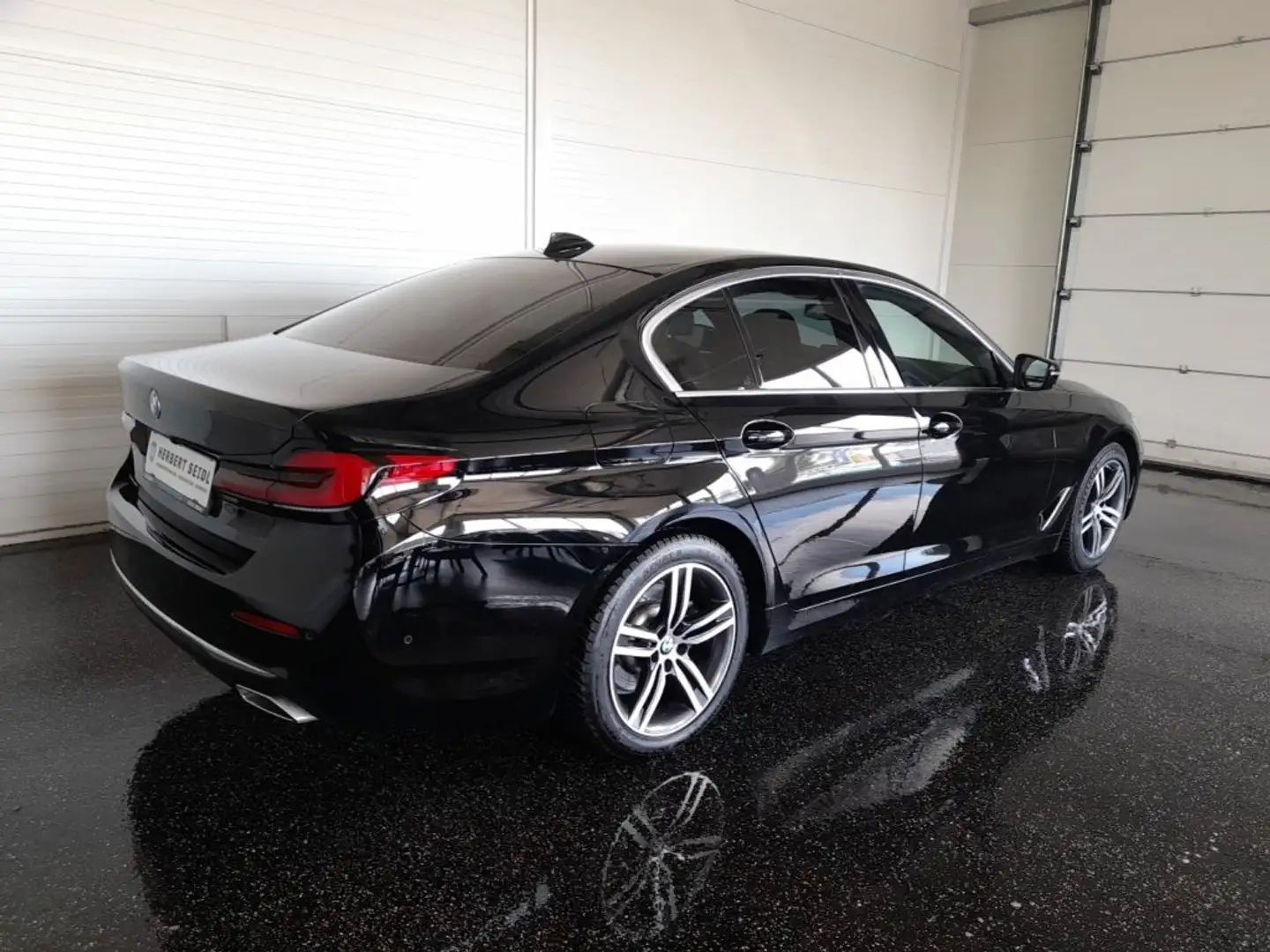 BMW 520 D LUXURY LINE 4x4 Aut. *LASER-LED / SKY / LEDER MIT SITZBELÜFTUNG UND MEMORY / AHV & 360° KAMERA / HEAD-UP* Schwarz - 2