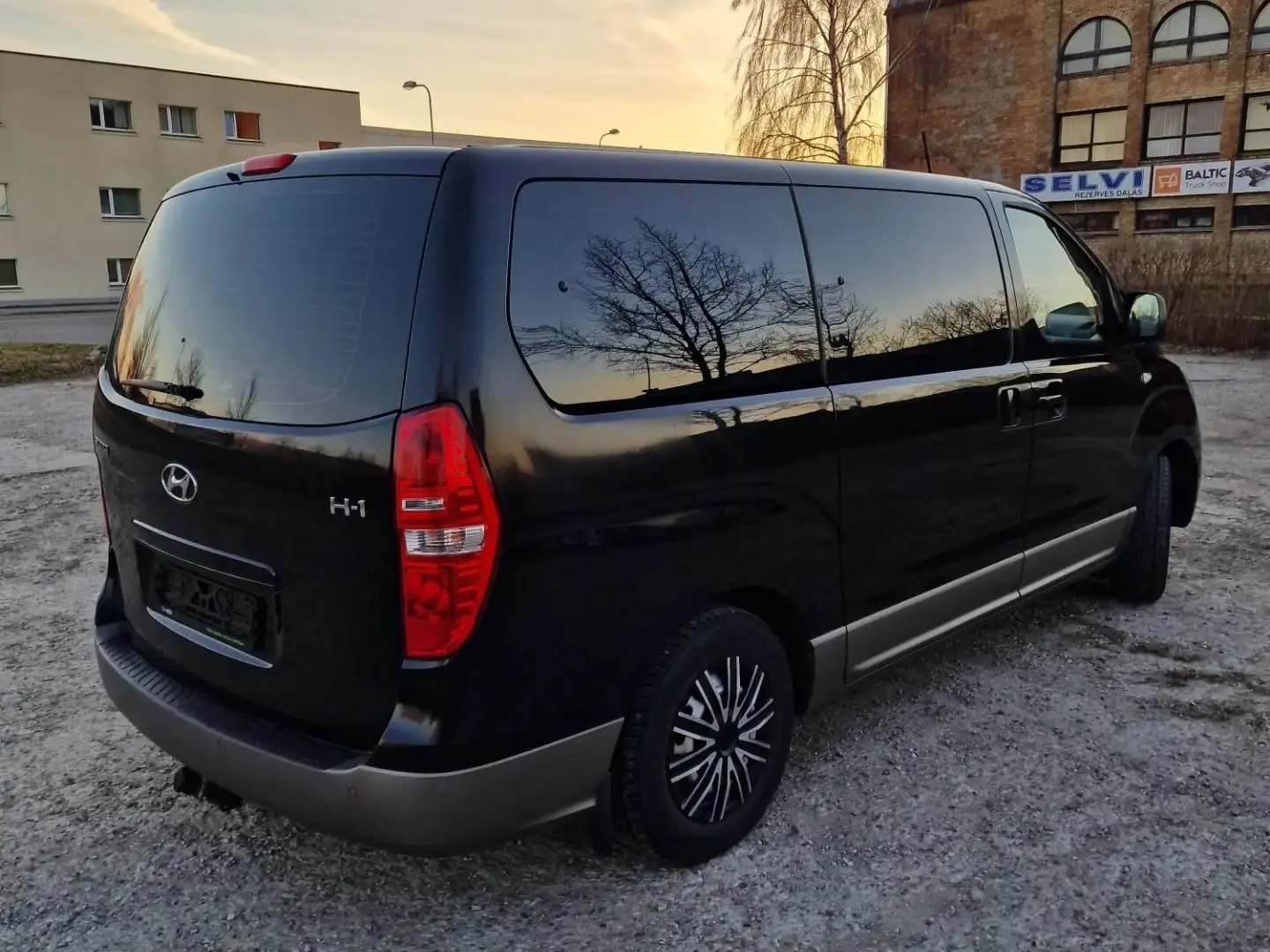 Hyundai H-1 2.5 CRDi Travel Comfort Чорний - 2