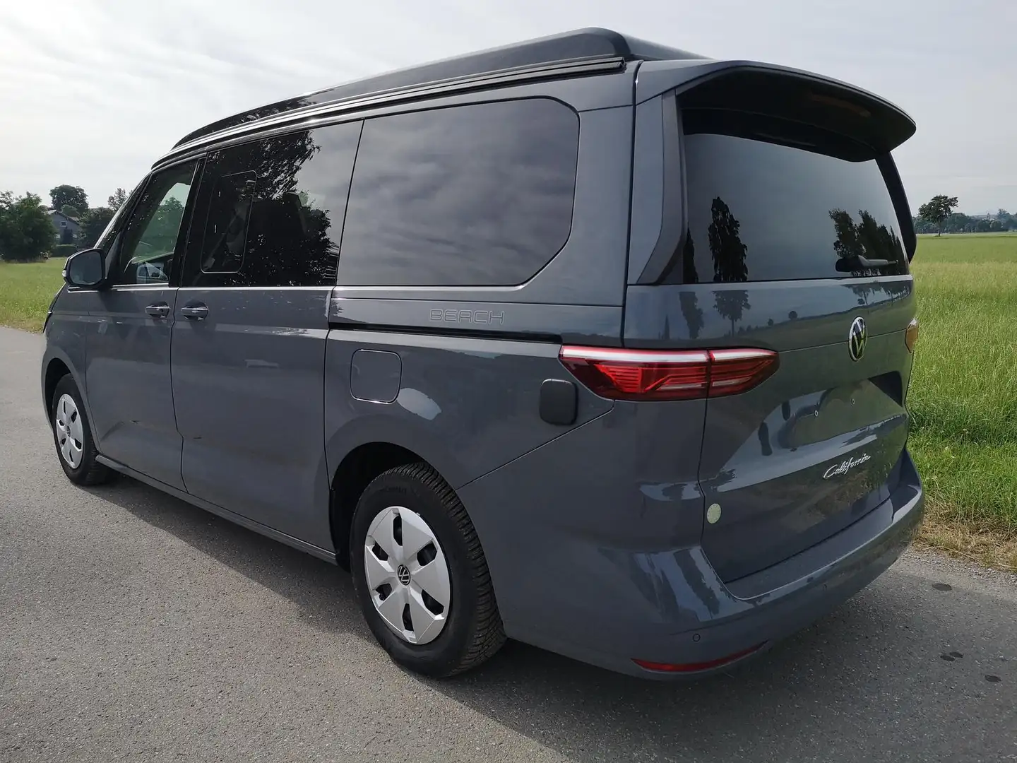 Volkswagen T7 California Beach Camper 2.0TDI DSG GV5 First 110 kW (150 P... Grau - 2