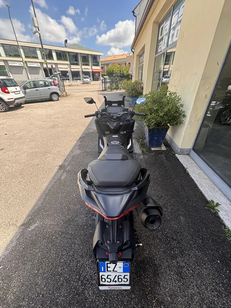 Yamaha TMAX 560 Total Black - 1