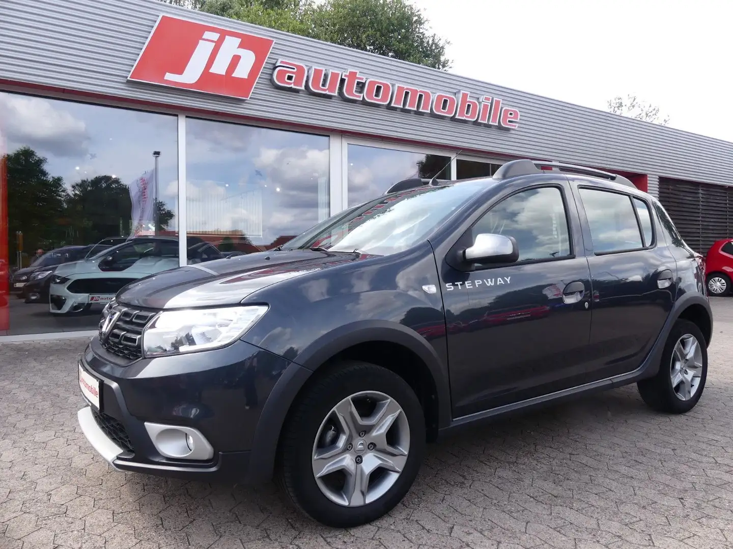 Dacia Sandero II Stepway Prestige Navi*SHZ*Kamera Grijs - 1