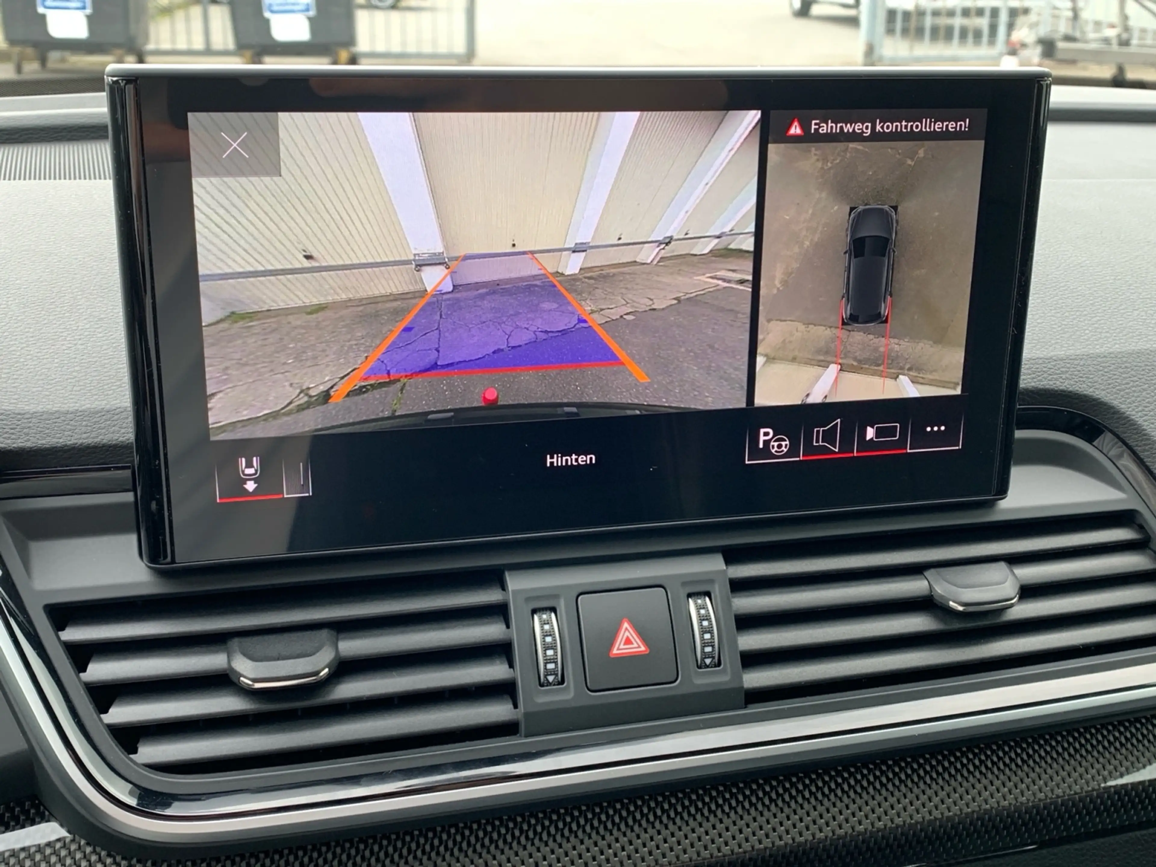 Audi SQ5 TDI AHK STHZG MATRIX HUD BLACK+ — photo 15