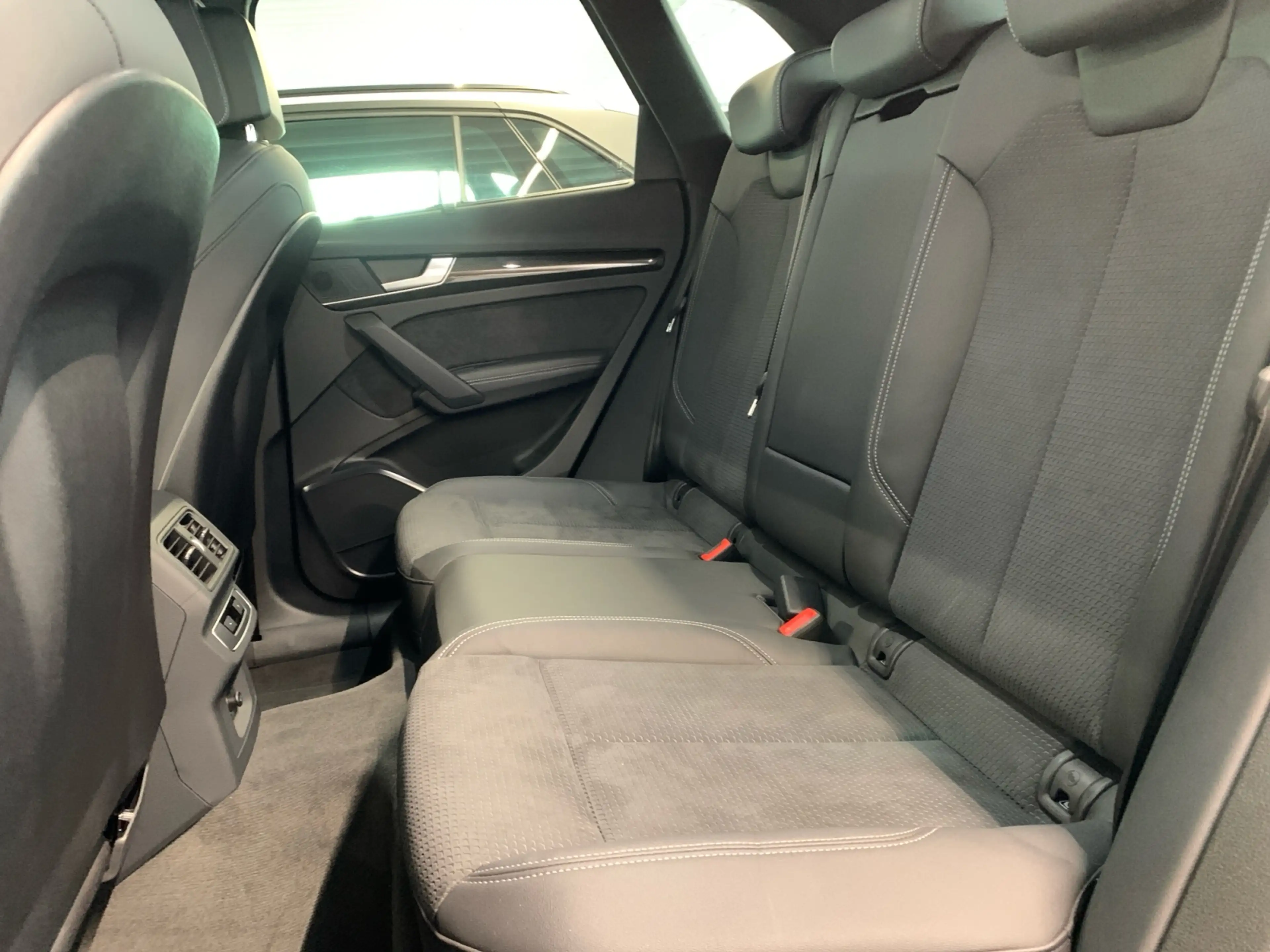 Audi SQ5 TDI AHK STHZG MATRIX HUD BLACK+ — photo 10