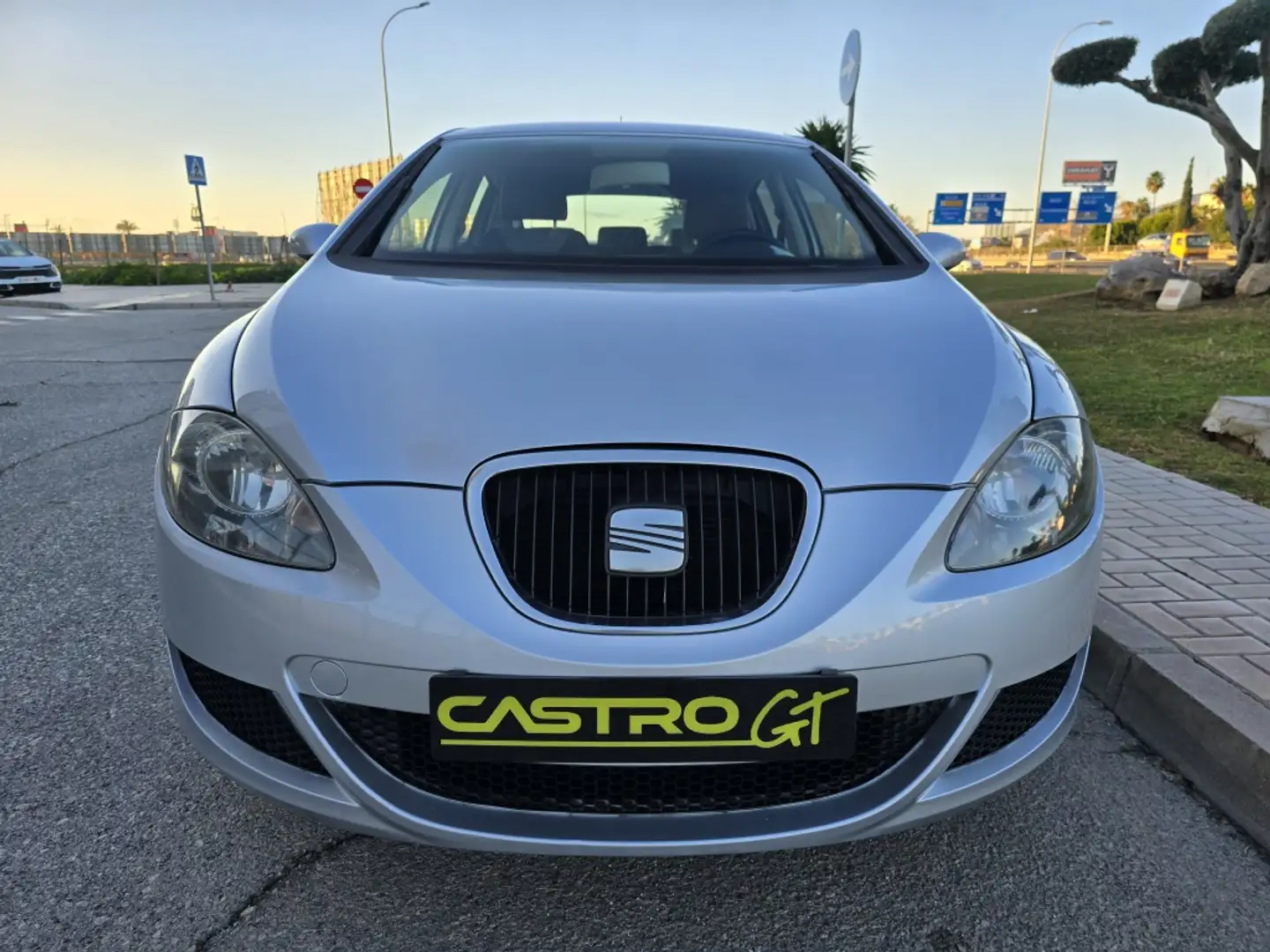 SEAT Leon 1.4 Reference Gris - 2