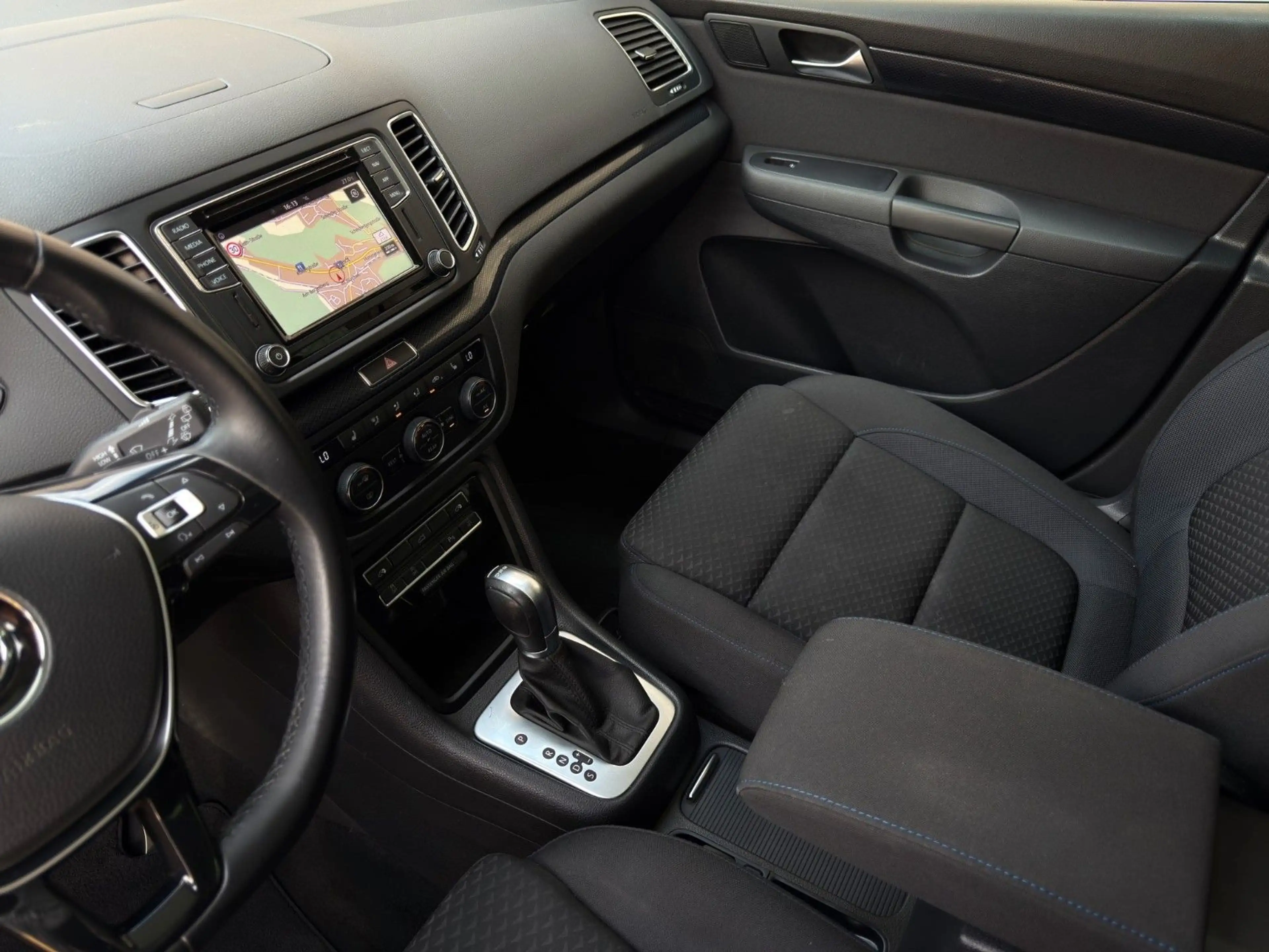 Volkswagen Sharan 2.0 TDI Comfortline United *7-Sitzer* — photo 29