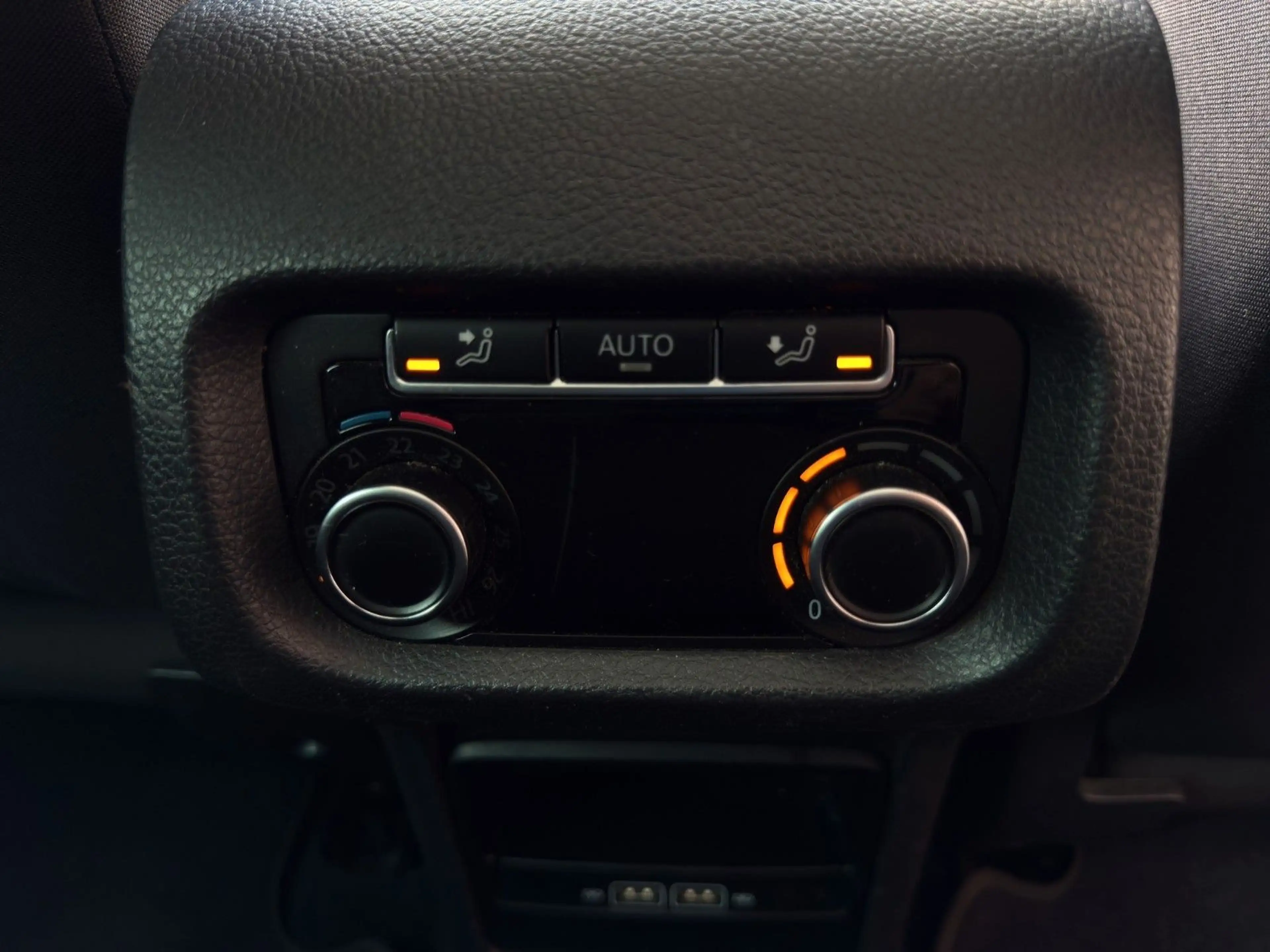 Volkswagen Sharan 2.0 TDI Comfortline United *7-Sitzer* — photo 40