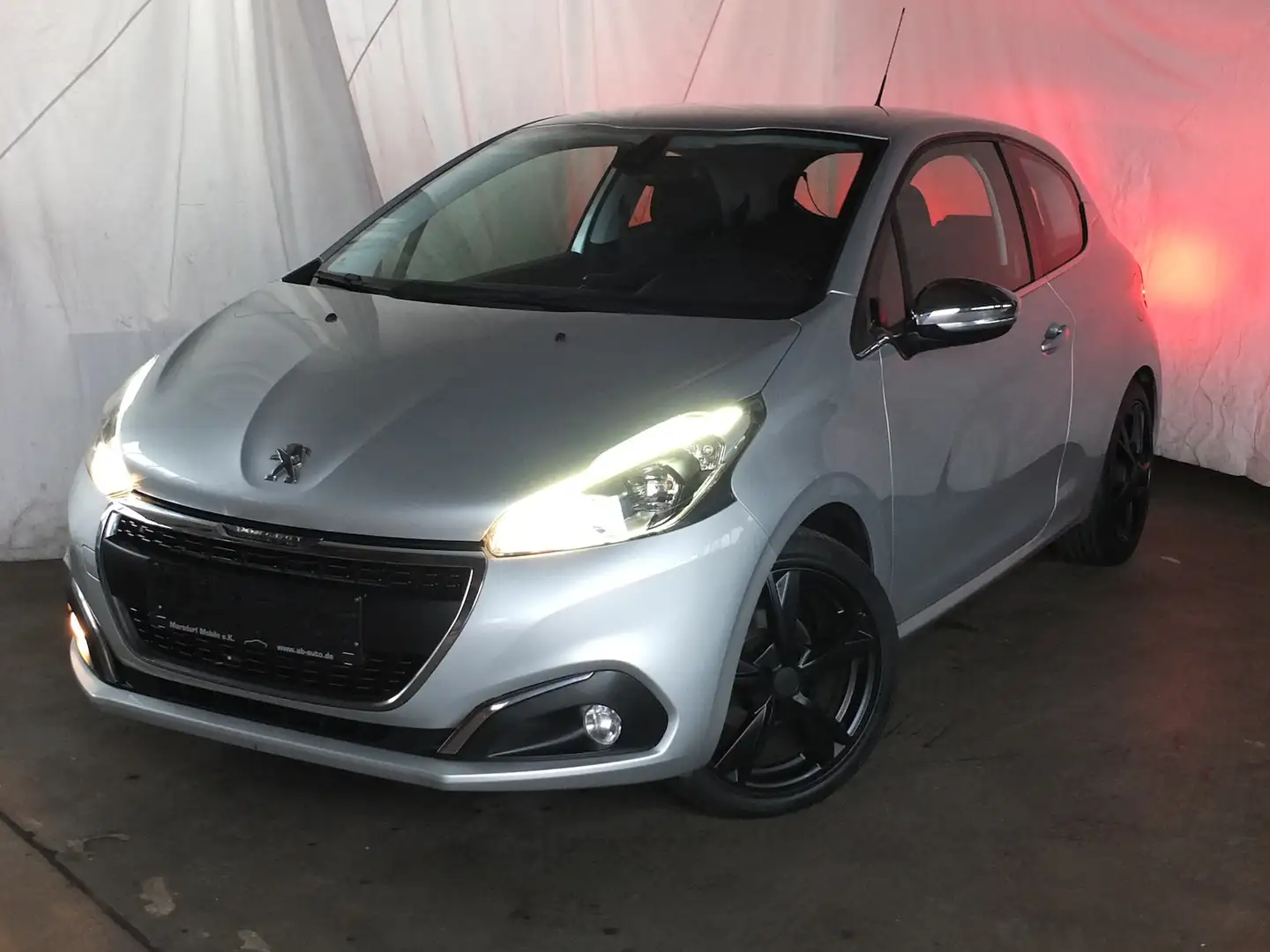 Peugeot 208 1.2 PURE TECH ALLURE KLIMAPDC SHZ SPORT LMF Silber - 1