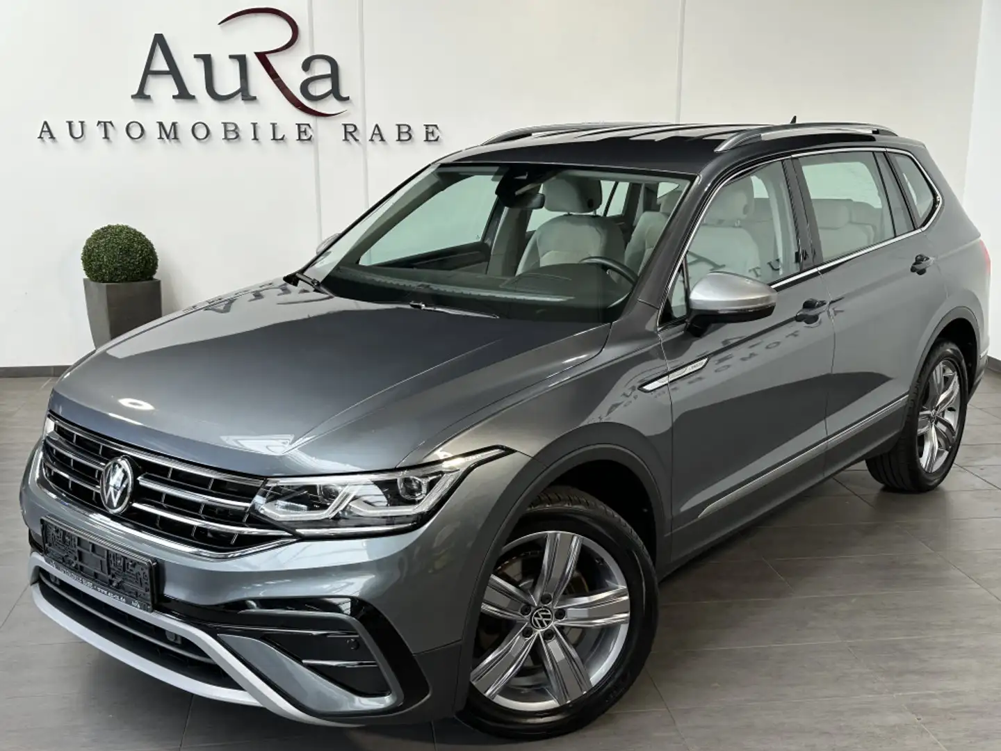 Volkswagen Tiguan Allspace 2.0 TDI 4M DSG Elegance 7-Sitzer Grau - 2