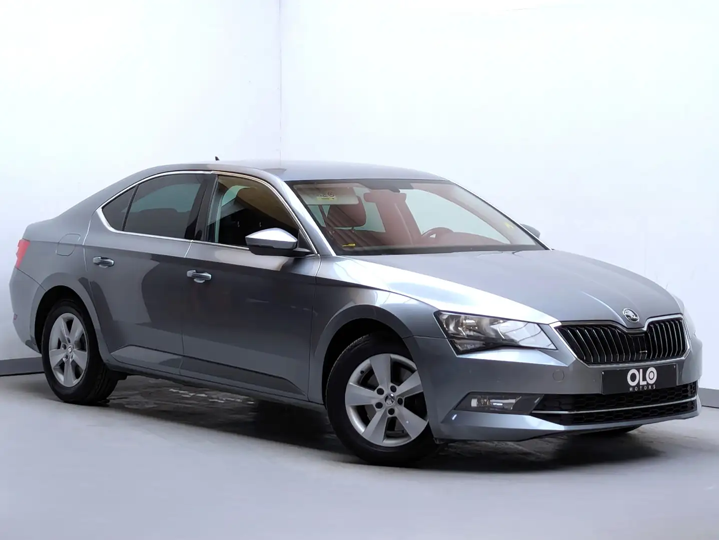 Skoda Superb Superb 1.6 CR TDi Ambition CARPLAY-CAMEARA-NAVI Gris - 2