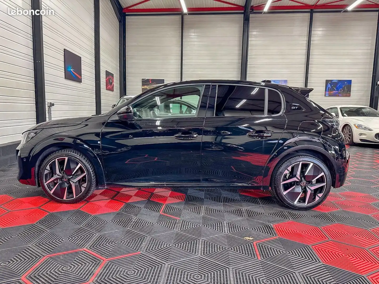 Peugeot 208 GT Hybrid 136 – Full Options Boîte Auto Toit Pano 1ère main Noir - 2