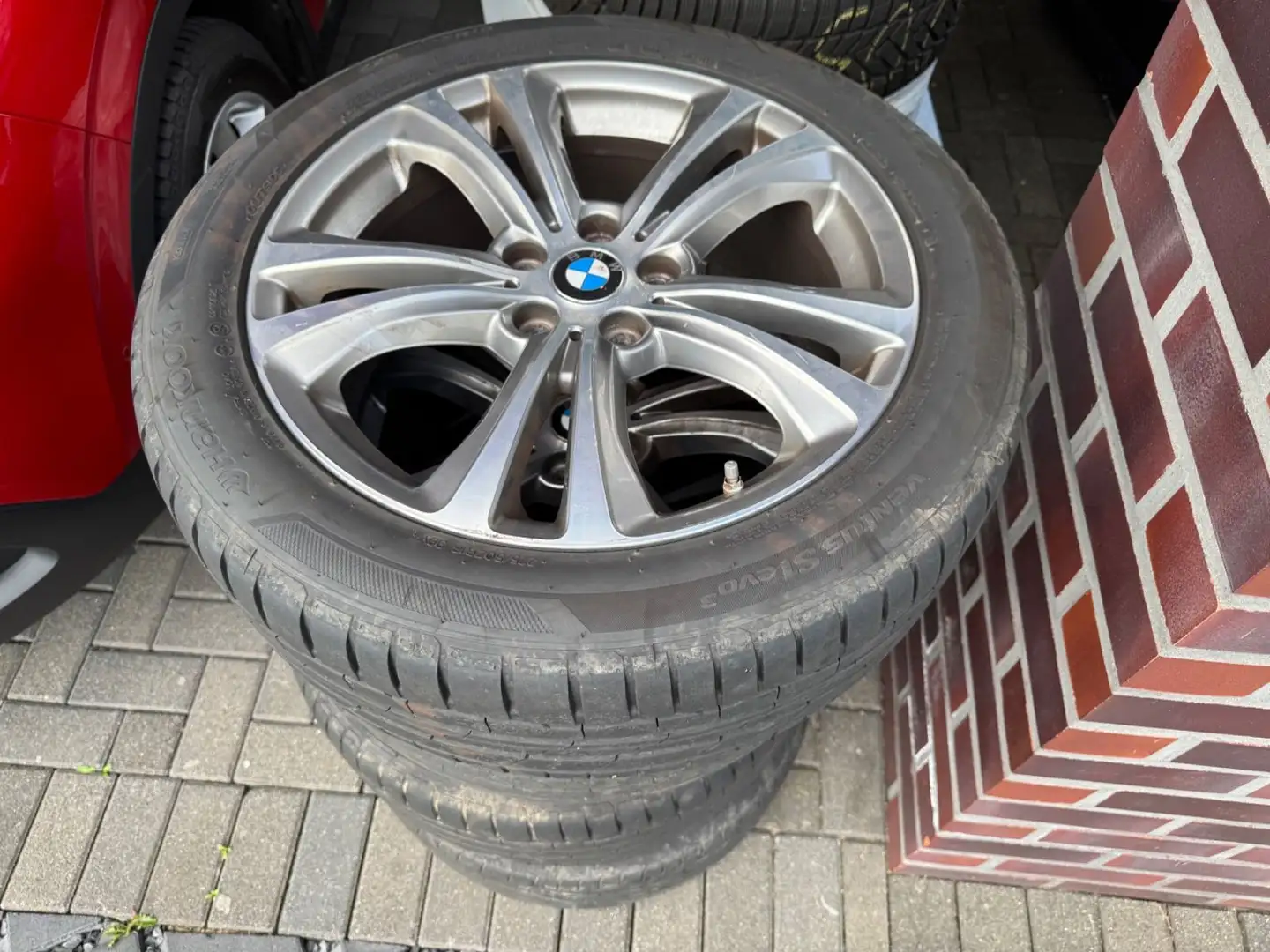 BMW X1 sDrive 20d Sport Line Aut. Navi+ HUD HiFi AHK Grau - 2