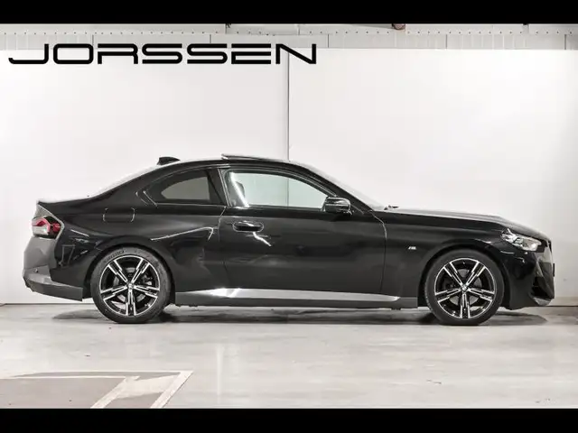 BMW 2 Series view 3