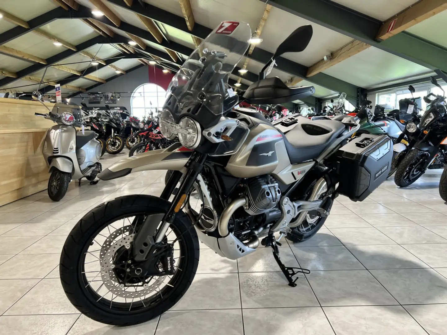 Moto Guzzi V 85 TT TRAVEL Gri - 2