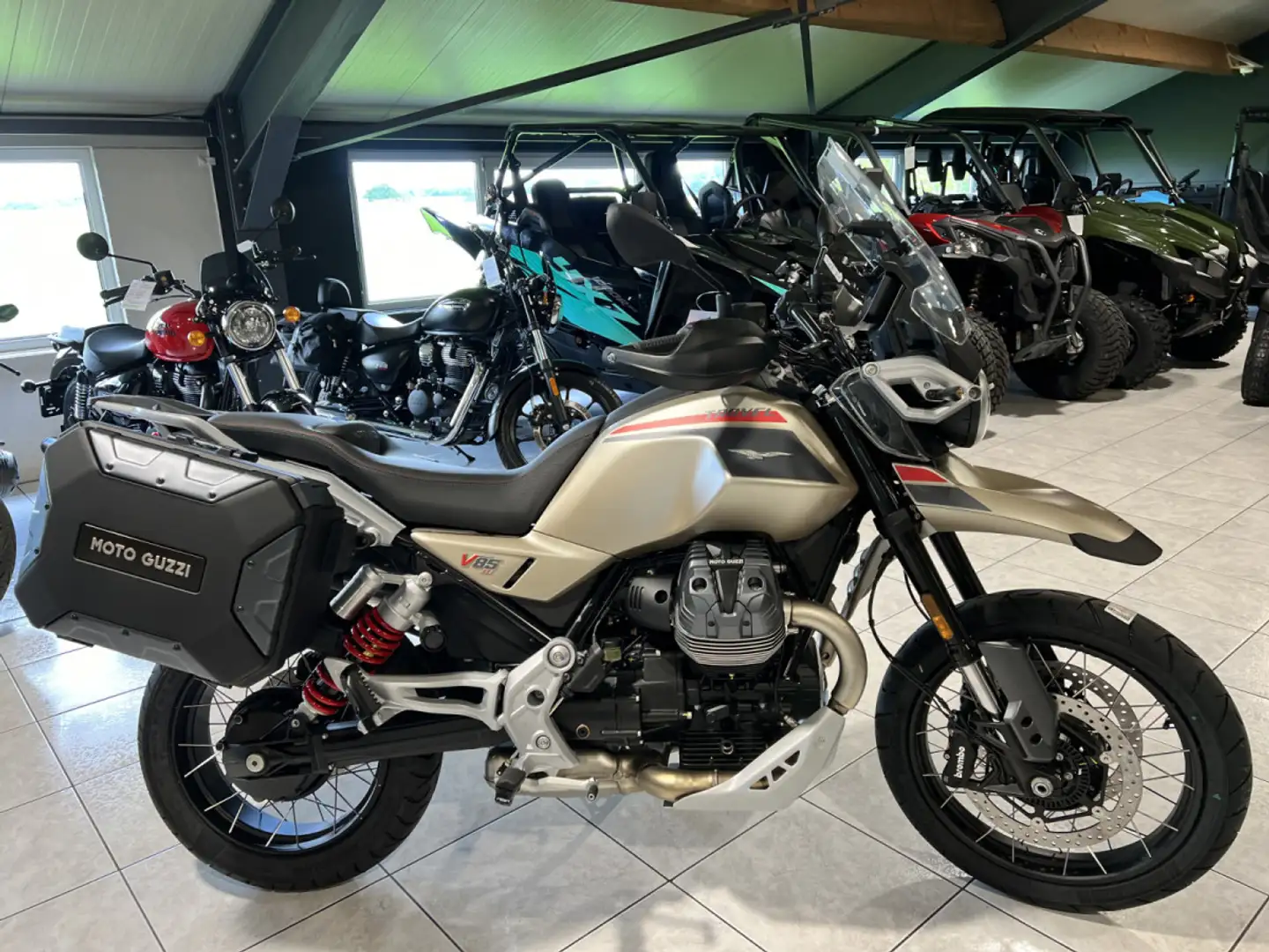 Moto Guzzi V 85 TT TRAVEL Gri - 1