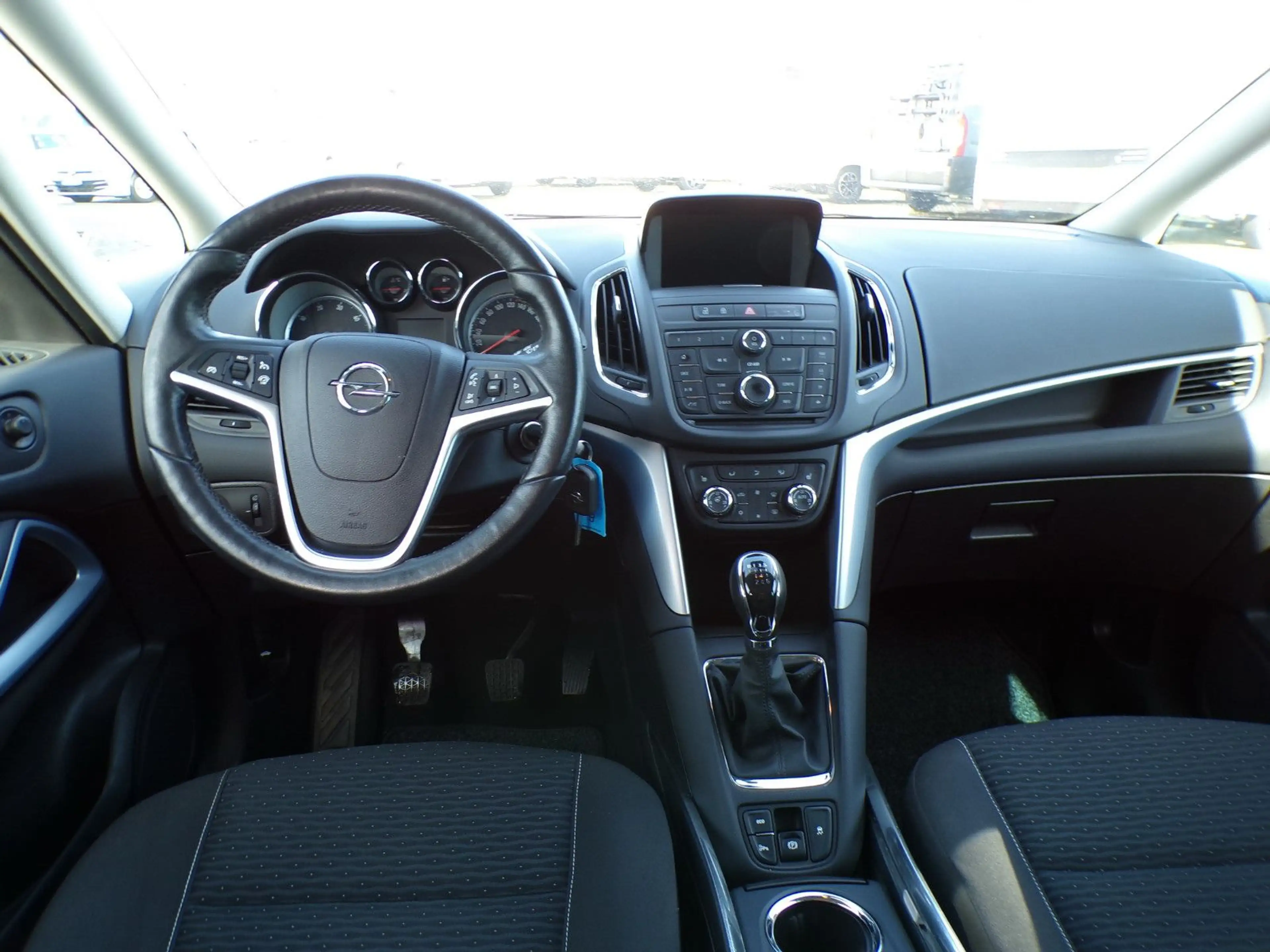 Opel Zafira C Tourer Drive — photo 10