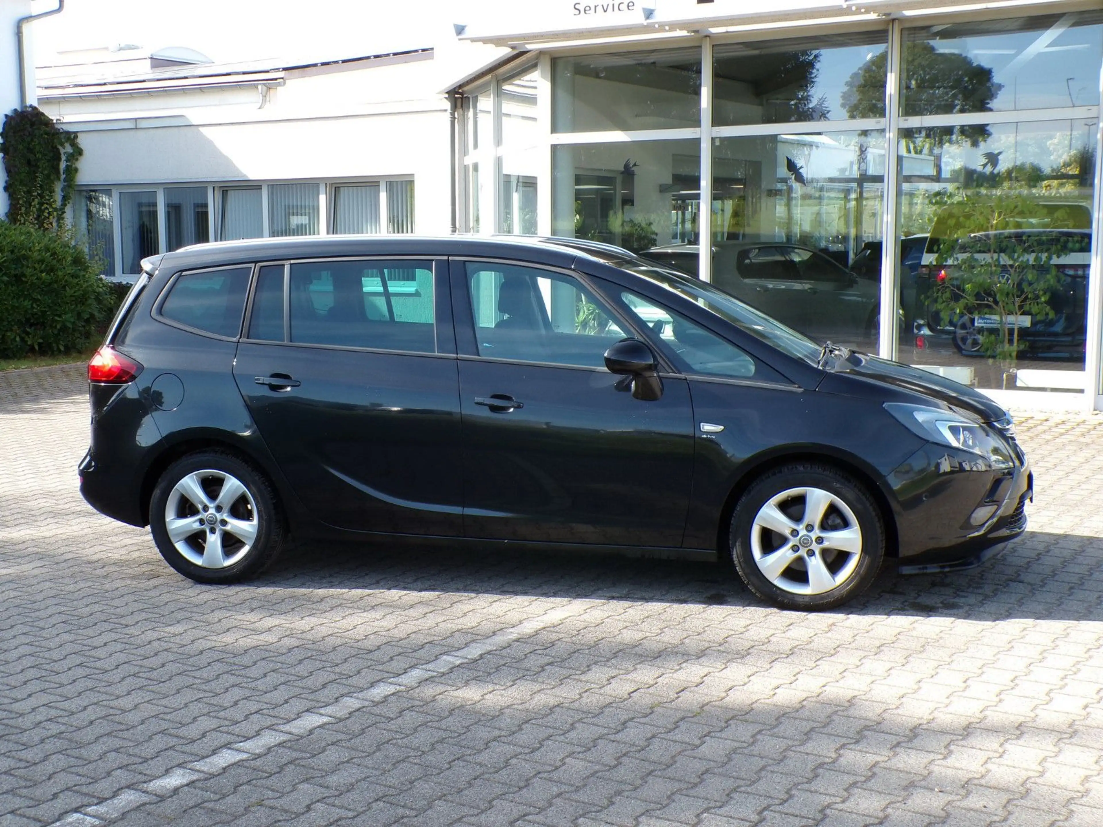 Opel Zafira C Tourer Drive — photo 4