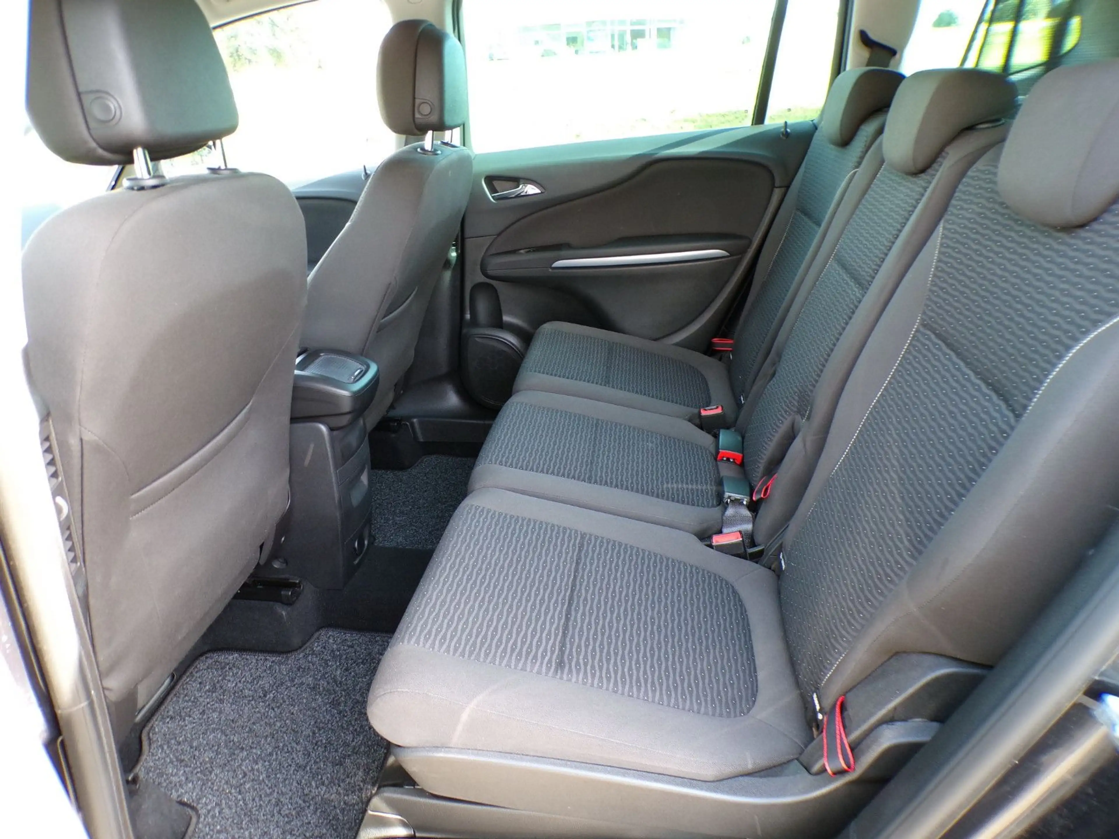 Opel Zafira C Tourer Drive — photo 11