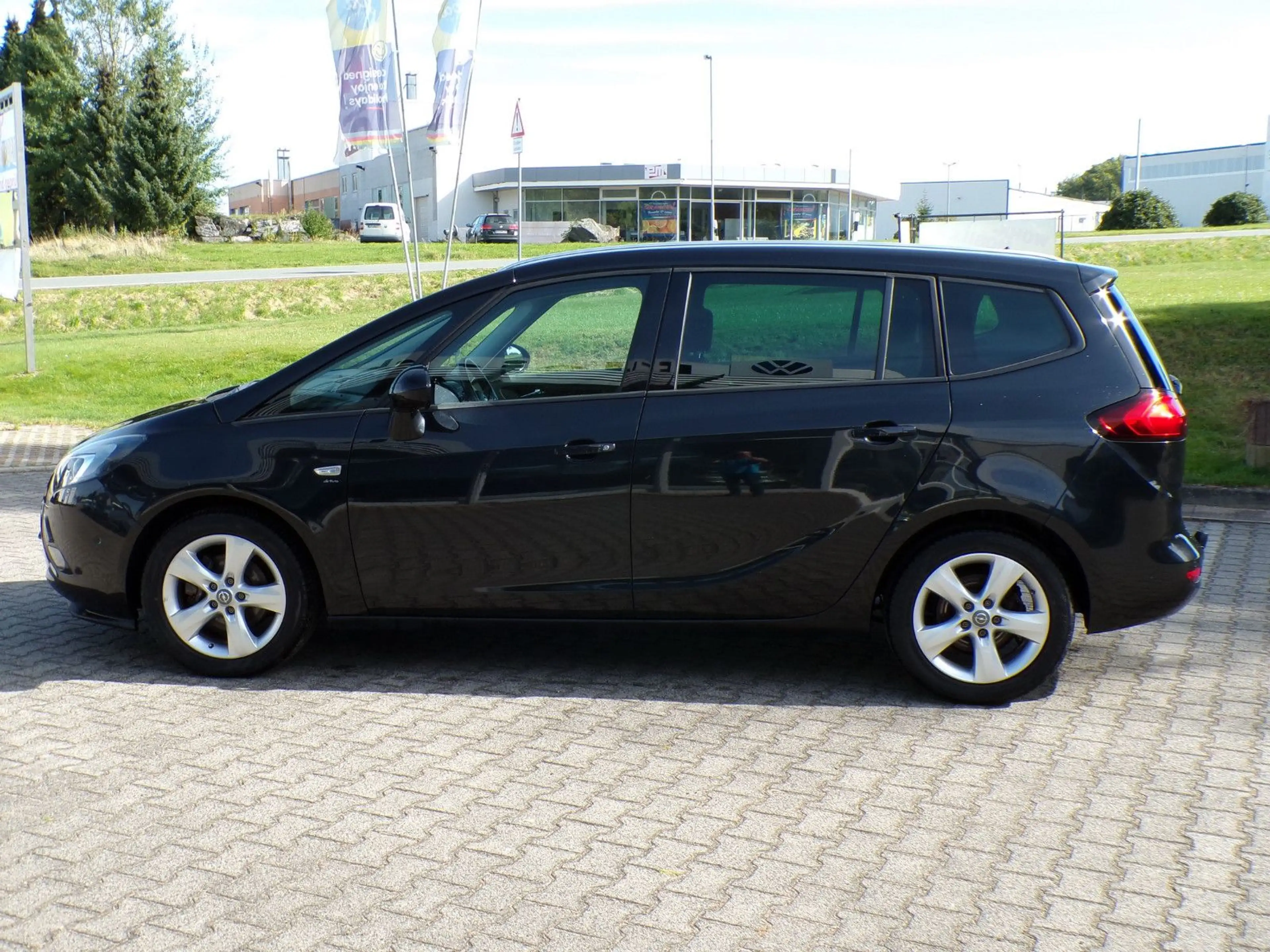 Opel Zafira C Tourer Drive — photo 8
