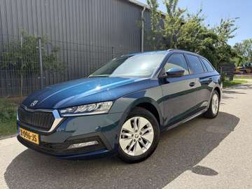Combi 1.0 e-TSI Business Edition / AUTOMAAT / NAVI