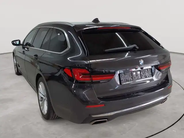 BMW 5 Series view 5