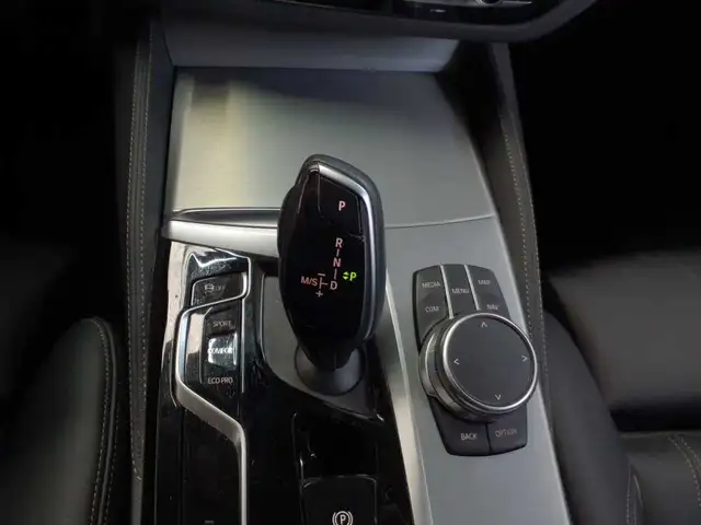 BMW 5 Series view 10
