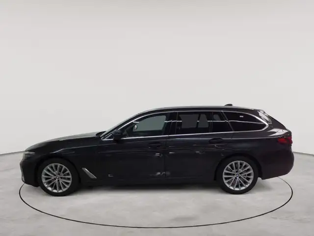 BMW 5 Series view 6