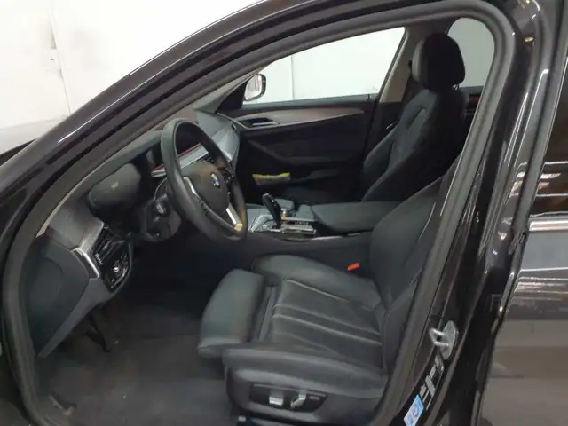 BMW 5 Series view 7