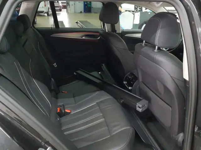 BMW 5 Series view 14