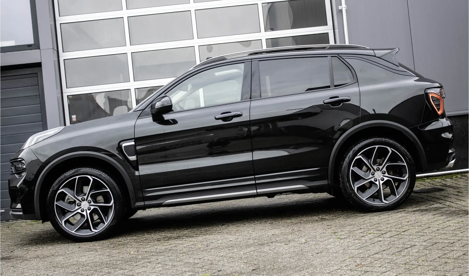 Lynk & Co 01 1.5 ORIGINEEL NL / 1e Eigenaar / BTW auto / Nette Zwart - 2