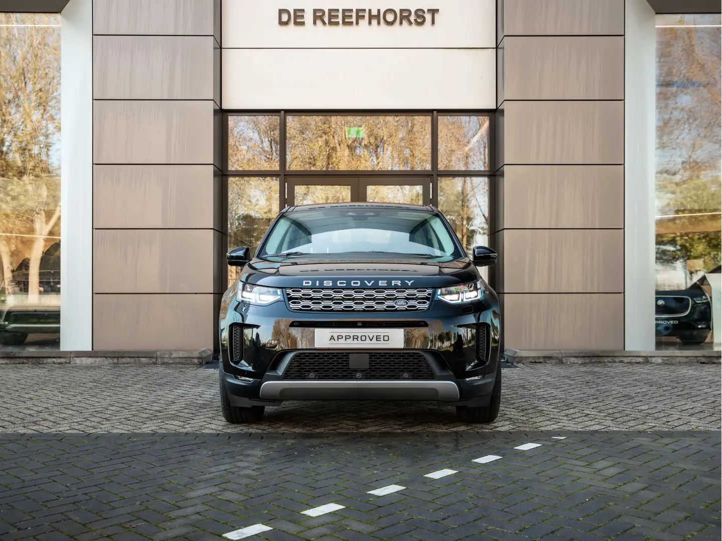 Land Rover Discovery Sport P200 S | Surround Camera | Stoelverwarming | Elekt Zwart - 2