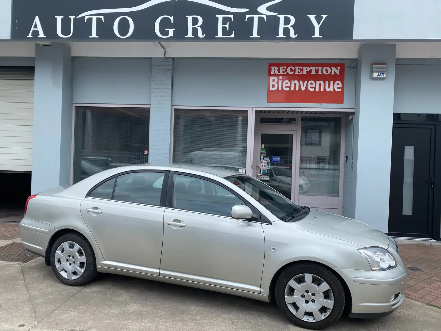 Toyota Avensis 1.8i VVT-i 16v Linea Luna Grau - 1