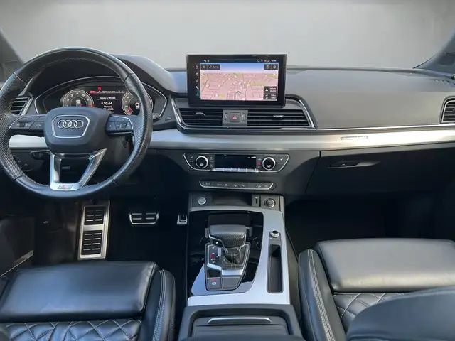 Audi Q5 view 8