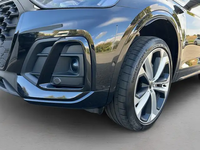 Audi Q5 view 4