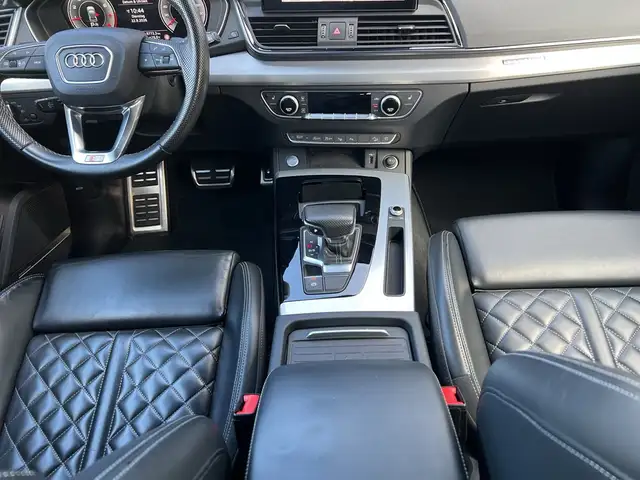 Audi Q5 view 9