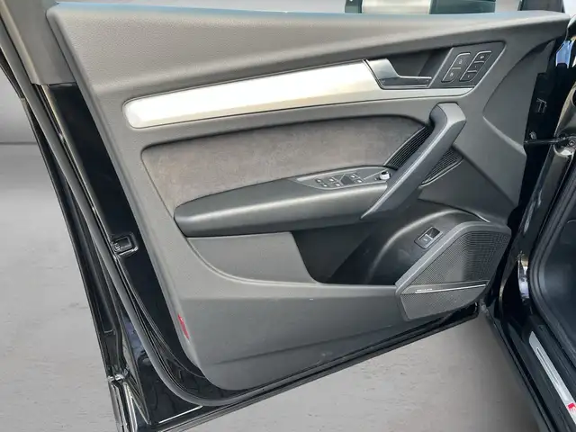 Audi Q5 view 6